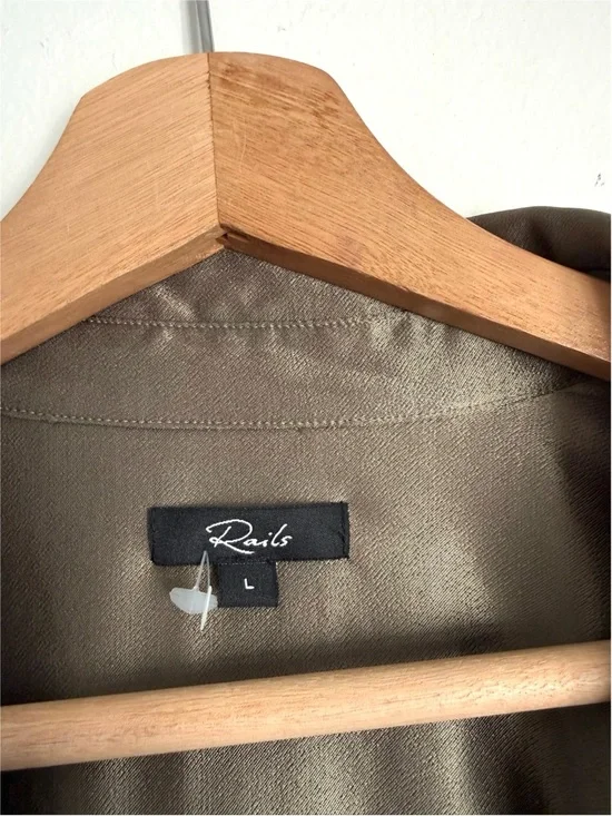 NEW RAILS Nissa Collared Pullover Top In Olive Green - Picture 6 of 7